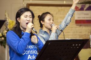  금요찬양집회 'The Call'