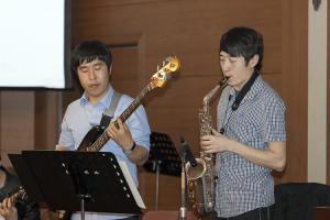  금요찬양집회 'The Call'