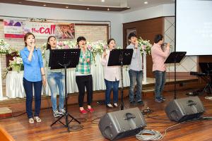  금요찬양집회 'The Call'