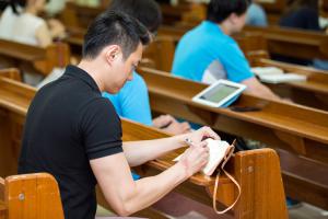  금요찬양집회 'The Call'