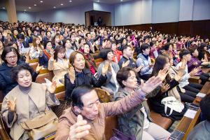  고난주간 특별집회 '2권 만화 출판 감사예배'