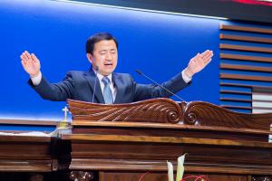  고난주간 특별집회 '2권 만화 출판 감사예배'