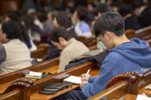  수요예배 '수능 안수식'